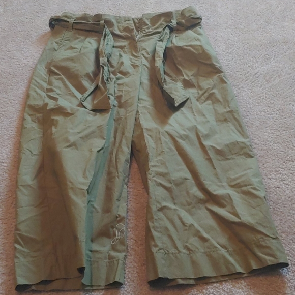 Clothes - Picture 4 of 4